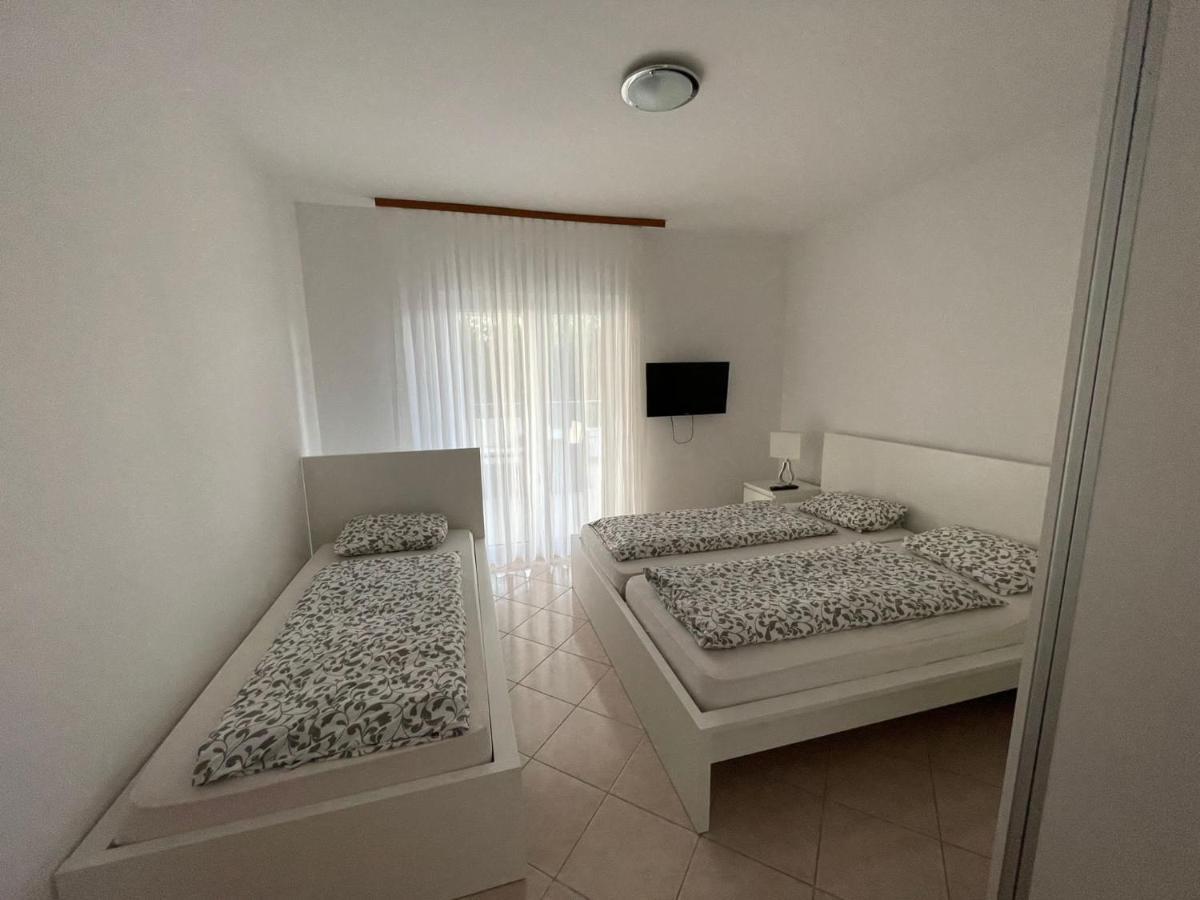 Tole Villa Podaca Buitenkant foto